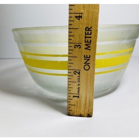 Vintage Anchor Hocking Satin Glass Yellow Stripe Mixing Bowl 1.5 QT - Picture 4 of 4
